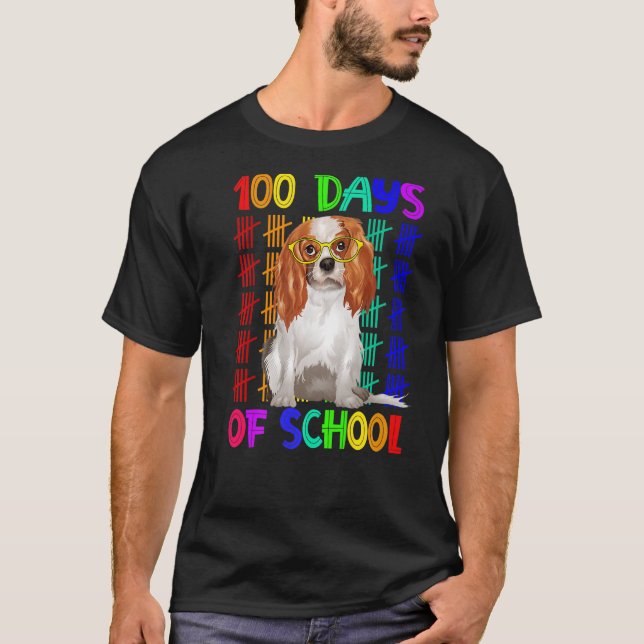 T-shirt 100 Jours D'École Cavalier King Chien Portant Du V (Devant)