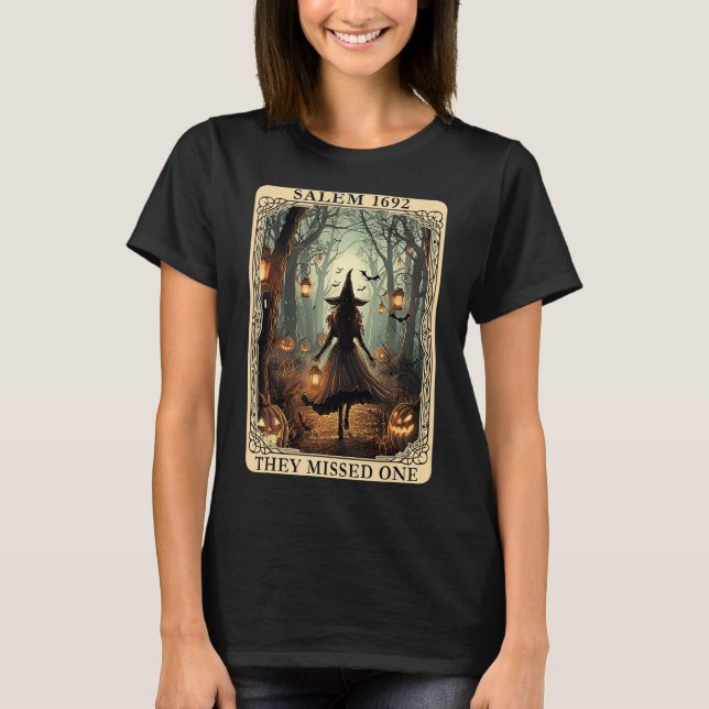 T-shirt 1692 Sorcière Halloween Ils Ont Manqué Une Carte T (Devant)