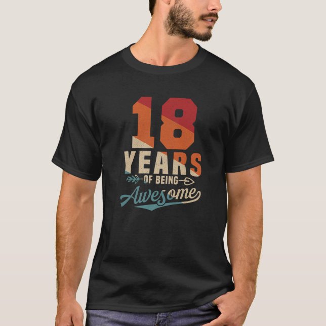 T-shirt 18 Ans D'Être Un Magnifique Rétro 18E Anniversaire (Devant)