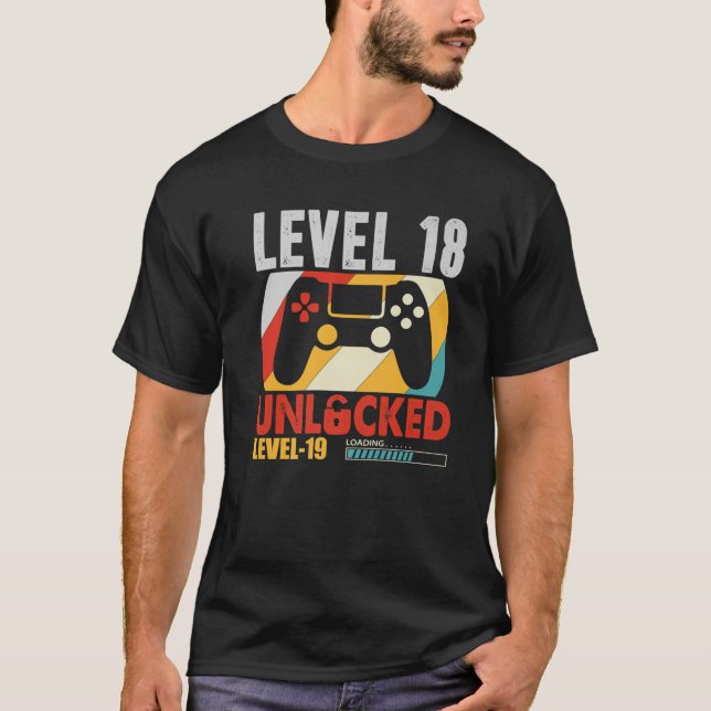 T-shirt 18E Joueur Vidéo Anniversaire Cadeau Niveau 18 Dév (Devant)