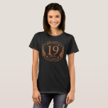 T-shirt 19 ans d'mariage traditionnel de bronze<br><div class="desc">Un design pour célébrer 19 ans de mariage. Ce dessin est réalisé avec un laurier de couleur bronze sur un arrière - plan noir. Le bronze est le cadeau traditionnel de cette occasion. Le texte dit bronze 19 ans. Un design romantique pour célébrer votre 19e année de mariage. Si vous...</div>