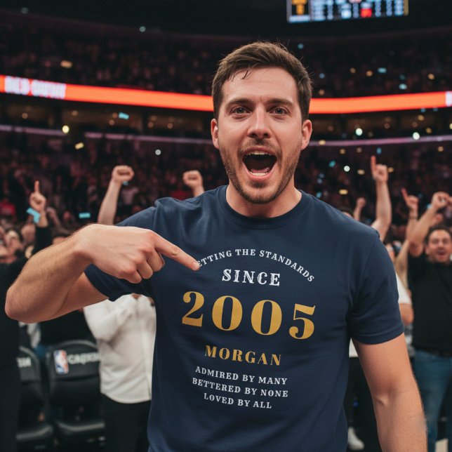 T-shirt 21e anniversaire 2005 Personnalisé Nom personnalis (21st birthday tshirt worn in a stadium.)
