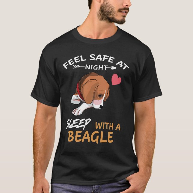 T-shirt 28 Sentez En Sécurité La Nuit Dormir Avec Un Beagl (Devant)