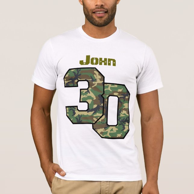 T-shirt 30ème Anniversaire Camo un nom fait sur commande (Devant)