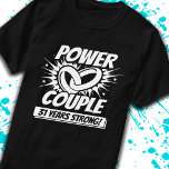 T-shirt 31e anniversaire Couples mariés 31 ans forts<br><div class="desc">This fun 31st wedding anniversary design is perfect for married 31 years to celebrate their marriage ! Great to celebrate with your husband or wife or for your parent's 31 year wedding anniversary party ! Objets "Power Couple - 31 Years Strong!" wedding anniversary quote w/ joined wedding rings in a...</div>