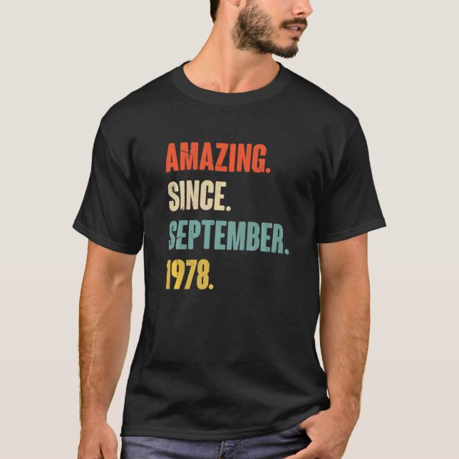 T-shirt 44 Ans 44e anniversaire Extraordinaire depuis sept (Devant)