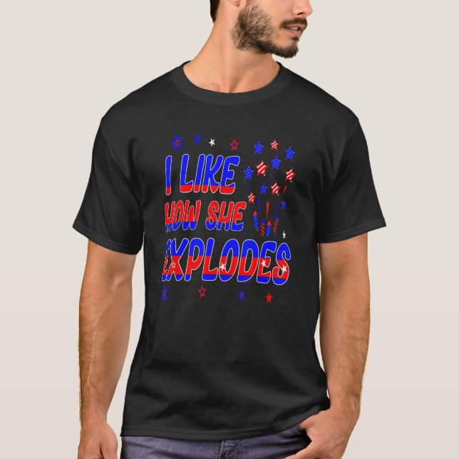 T-shirt 4th of July I Like How She Explodes Men Women USA  (Devant)