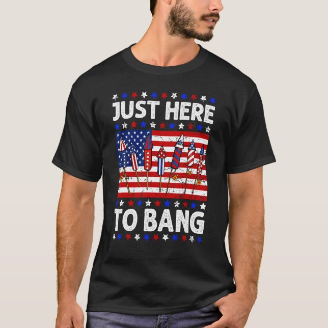 T-shirt 4th Of July Just Here to Bang Fireworks Men Women  (Devant)