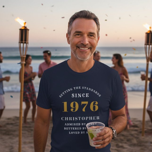 T-shirt 50e anniversaire 1976 Blue White Gold Nom élégant (50th birthday blue tshirt worn at the beach)