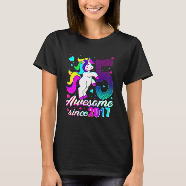T-shirt 5 Awesome depuis 2017 5e anniversaire Unicorn Girl (Devant)