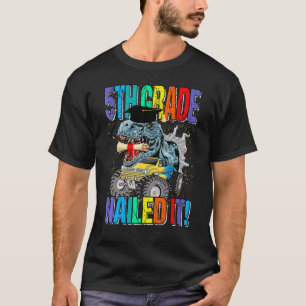 T-shirt 5e année Nail It Monster Truck Dinosaure