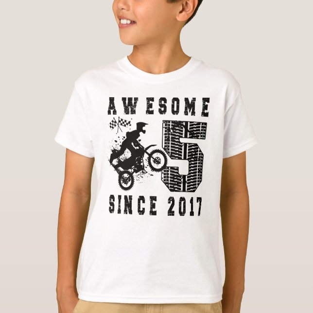 T-shirt 5e anniversaire Gift Dirt Bike Boy Né en 2017 (Devant)
