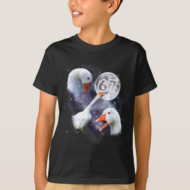 T-shirt 67 Meme Goose Howling At The Moon Funny Six Seven  (Devant)