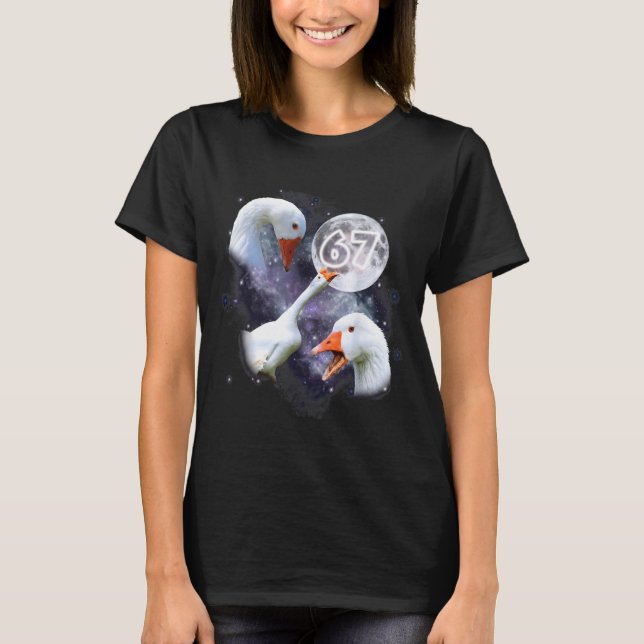 T-shirt 67 Meme Goose Howling At The Moon Funny Six Seven  (Devant)