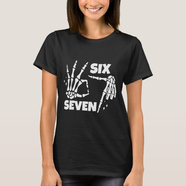 T-shirt 6 7 Mème Drôle de Squelette Mains Halloween Couple (Devant)
