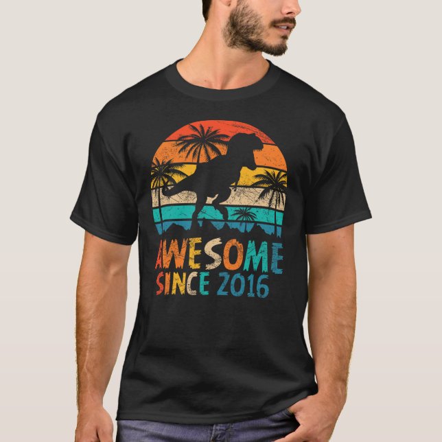 T-shirt 6 Year Old Boy Awesome Since 2016 6th Birthday Din (Devant)