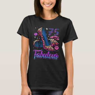 T-shirt 75 Et Des Talons Élevés Fabuleux Qui Entrent En Mo