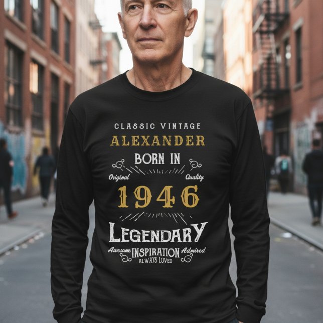 T-shirt 80e anniversaire 1946 Ajouter un nom Noir Or Légen (Born 1946 birthday long sleeve T-shirt. Background out of focus.)