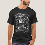 T-shirt 90th Birthday Vintage<br><div class="desc">90th Birthday Vintage Gift Perinfection Aged 1932 90 Yrs Old Perinfection of 90th Years Old Aged To Retro Birthday Ideas for men, women are born en 1932, T-shirt love vintage legendars y since, legends, dad the man myth legend, epic, awesome, classic queen, papa, grandpa, stepdad, papa, boy, girl, Complete birthday...</div>