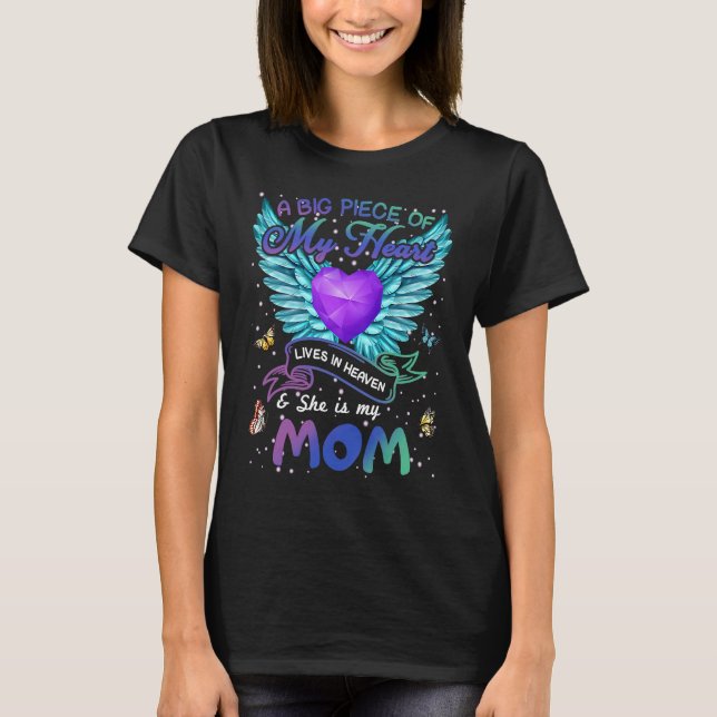 T-shirt A Big Piece Of My Heart Lives In Heaven She Is Mom (Devant)