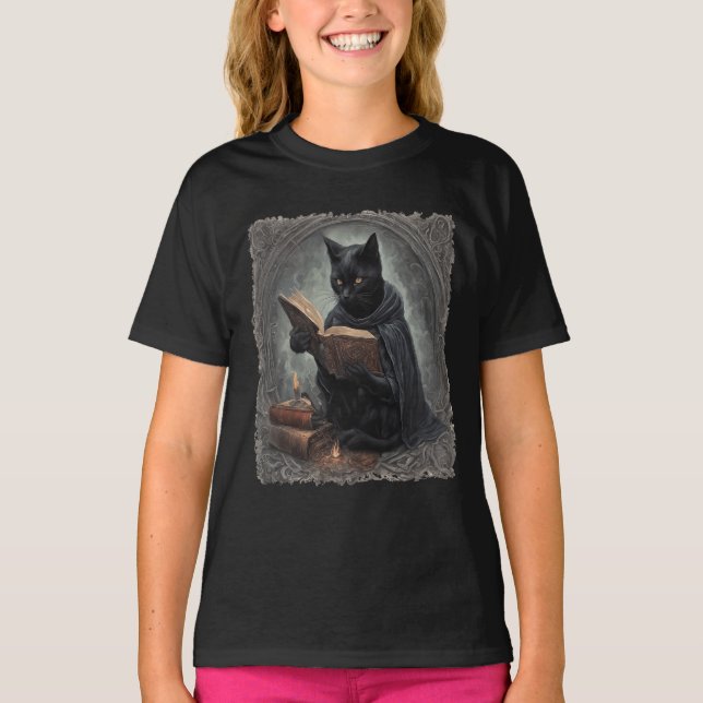 T-shirt A Black Cat Wearing A Cloak Studying Halloween (Devant)