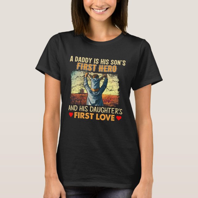 T-shirt A Daddy Is His Sons First Hero and His Doughters F (Devant)