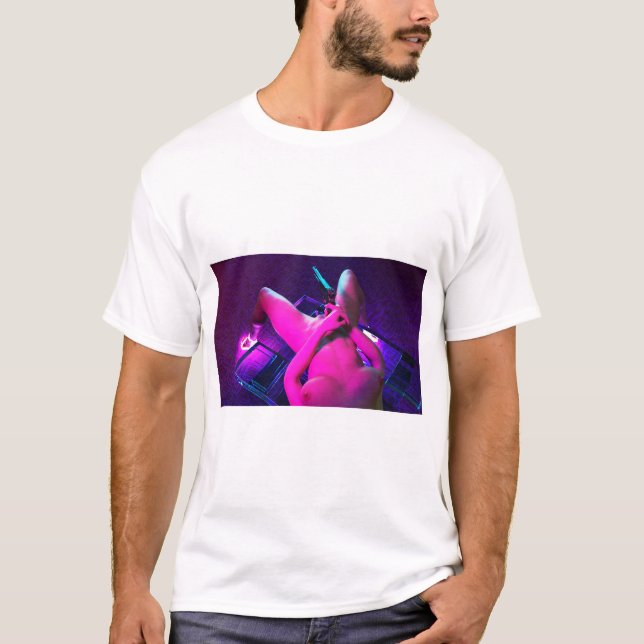 T-shirt A Girl And A Gun - Impression d'art (Devant)