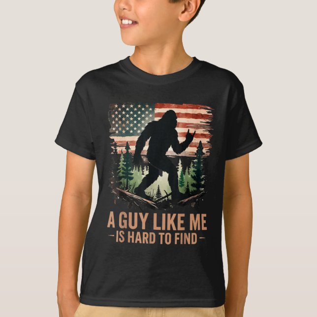 T-shirt A Guy Like Me Is Hard To Find Bigfoot Funny Hiking (Devant)