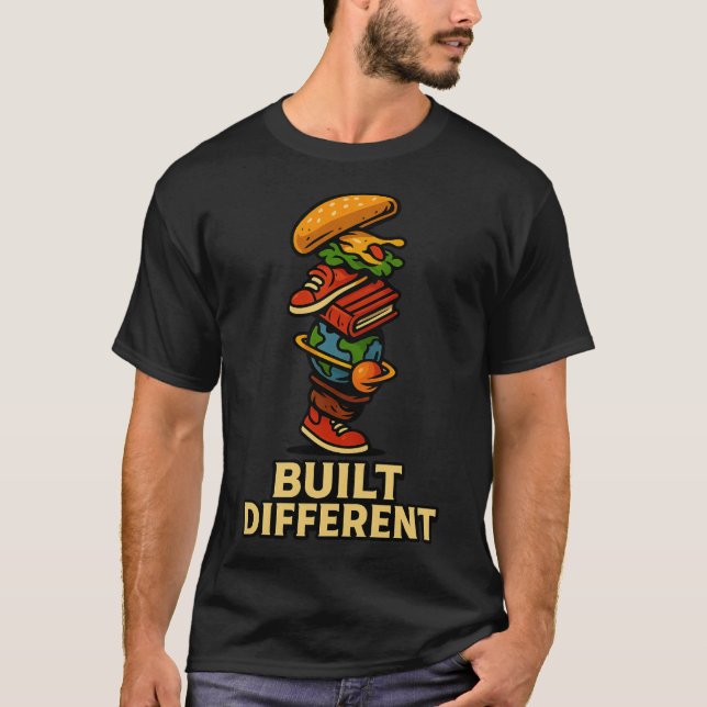 T-Shirt à Illustration Empilée Built Different (Devant)