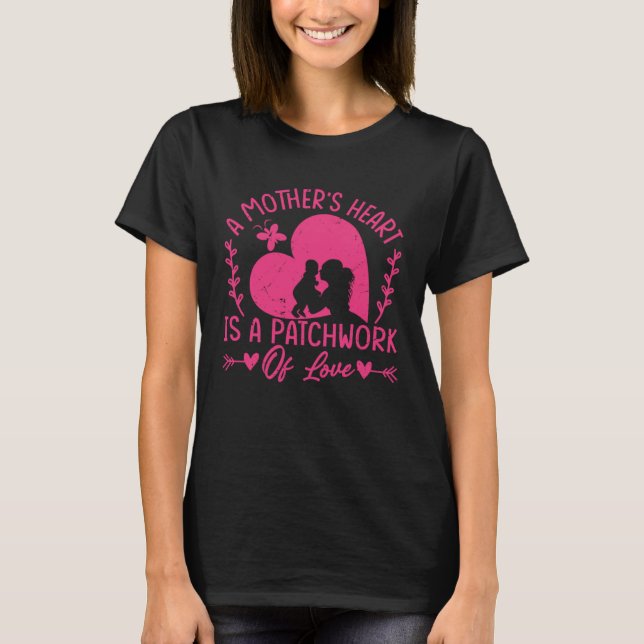 T-shirt A Mother s Heart Is A Patchwork Of Love  Mother s  (Devant)