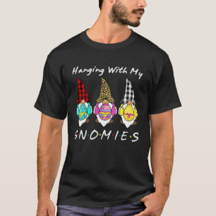 T-shirt Accroché avec mon Gnome de lapin de chasse d'oeuf