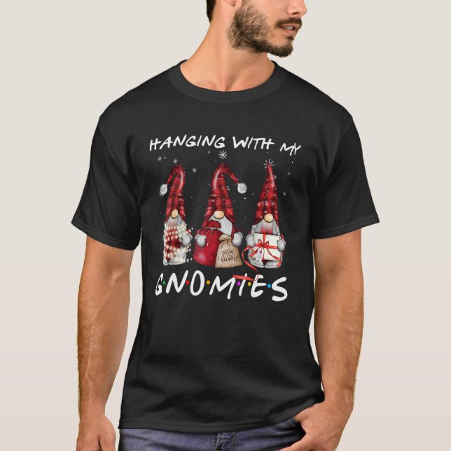 T-shirt Accrocher avec mes nanas pyjamas de Noël Gnomes (Devant)
