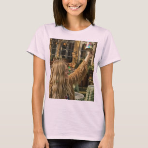 T-shirt Actrices faisant du shopping sur la place