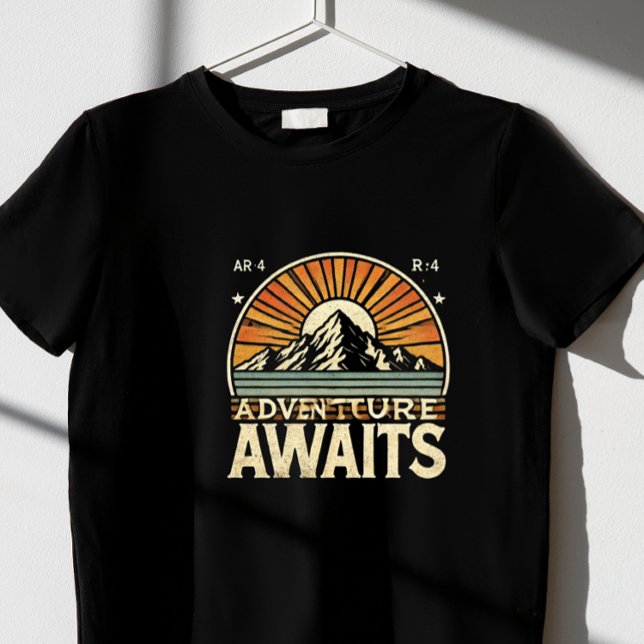 T-shirt "Adventure Attend." (Créateur téléchargé)