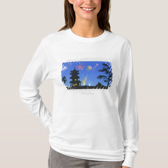 T-shirt Affichage de feu d'artifice et silhouette de (Devant)