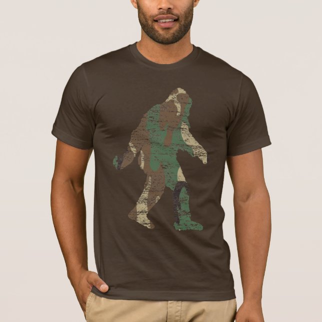T-shirt affligé de Camo Sasquatch (Devant)