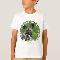 T-shirt africain de la jeunesse de chien sauvage