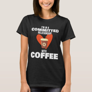 T-shirt Aimer Le Café Dans Une Relation Commune Avec Le Ca