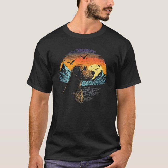 T-shirt Airedale Terrier Dog and Sun Rising Over Mountains (Devant)