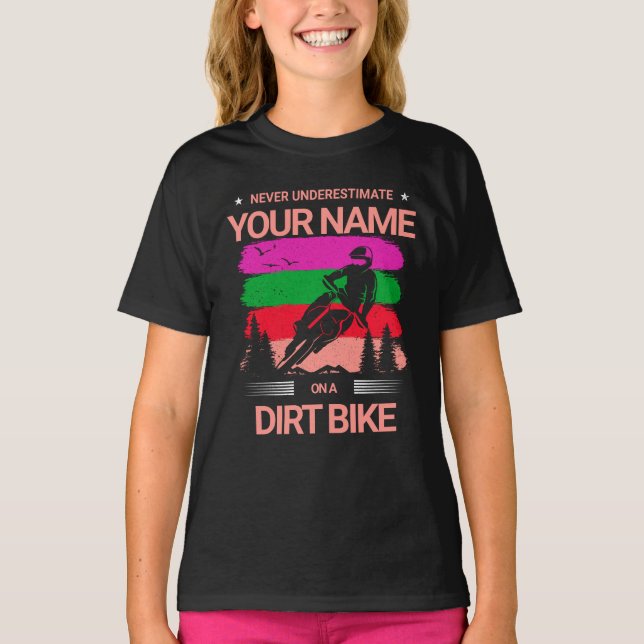 T-shirt Ajouter un nom Changer tout le texte Sous-estimer  (Devant)