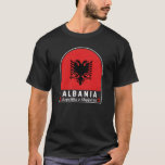 T-shirt Albanie - Emblème du drapeau<br><div class="desc">L'emblème en détresse de l'Albanie arborant le drapeau et les armoiries.</div>