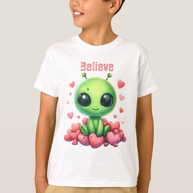 T-shirt alien assis sur le coeur Amour UFO Croire scifi to (Devant)