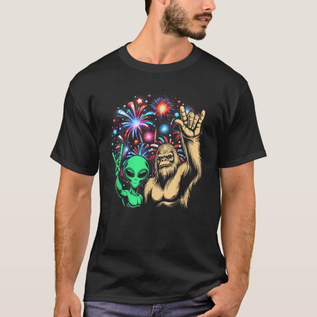 T-shirt Alien Bigfoot Rock 4 juillet Fireworks UFO Sasqu (Devant)