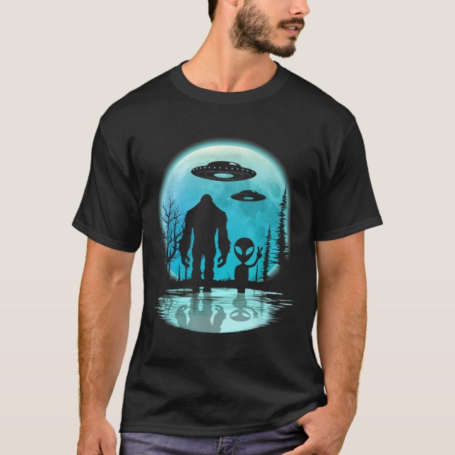 T-shirt Alien Et Bigfoot Sous La Lune (Devant)