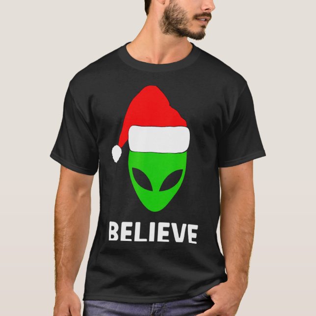 T-shirt Alien Green Face Christmas Santa Hat Believe  (Devant)