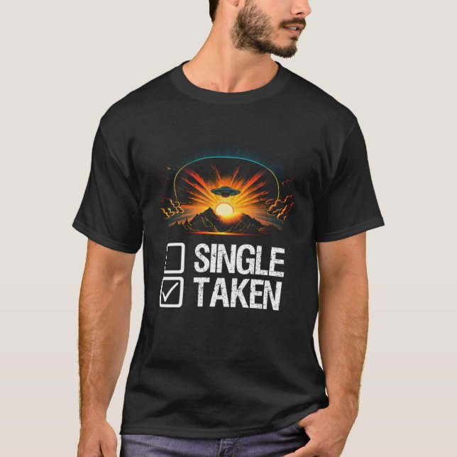 T-shirt Alien UFO Spaceship Single Or Taken   Valentines D (Devant)