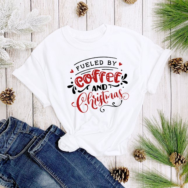 T-shirt Alimenté par Café et Noël Fun mignon femmes (Créateur téléchargé)