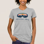 T-shirt ALLIE Mountain Vibes Ski Goggle Bachelorette Group<br><div class="desc">Cette chemise à vibes de montagne comprend des lunettes de ski ou de snowboard avec coucher de soleil de montagne et une police manuscrite simple. Cette chemise se marie parfaitement avec l'option "mariée vibes" pour un groupe complet de bachelorette de montagne. 💜 COULEURS SONT ÉDITABLES ! Cliquez sur "cliquer pour...</div>
