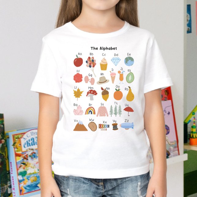T-shirt Alphabet de A à Z pour enfants (In-Context, Girl in kindergarten)