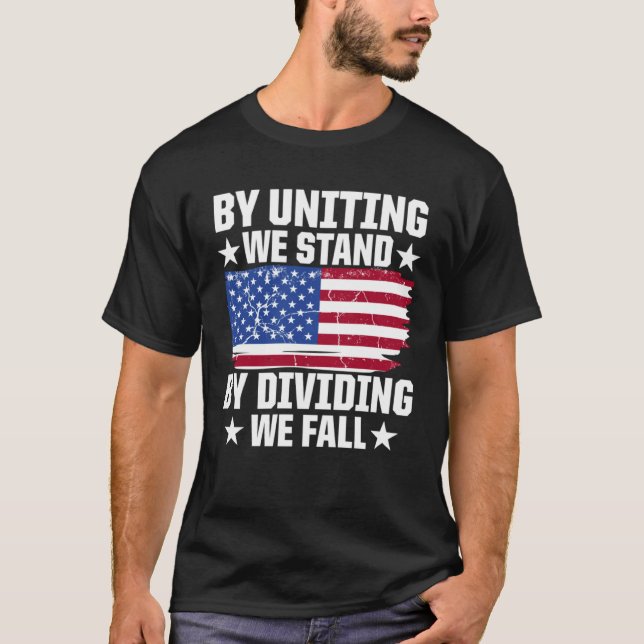 T-shirt America Patriotic By Uniting We Stand By Dividing  (Devant)